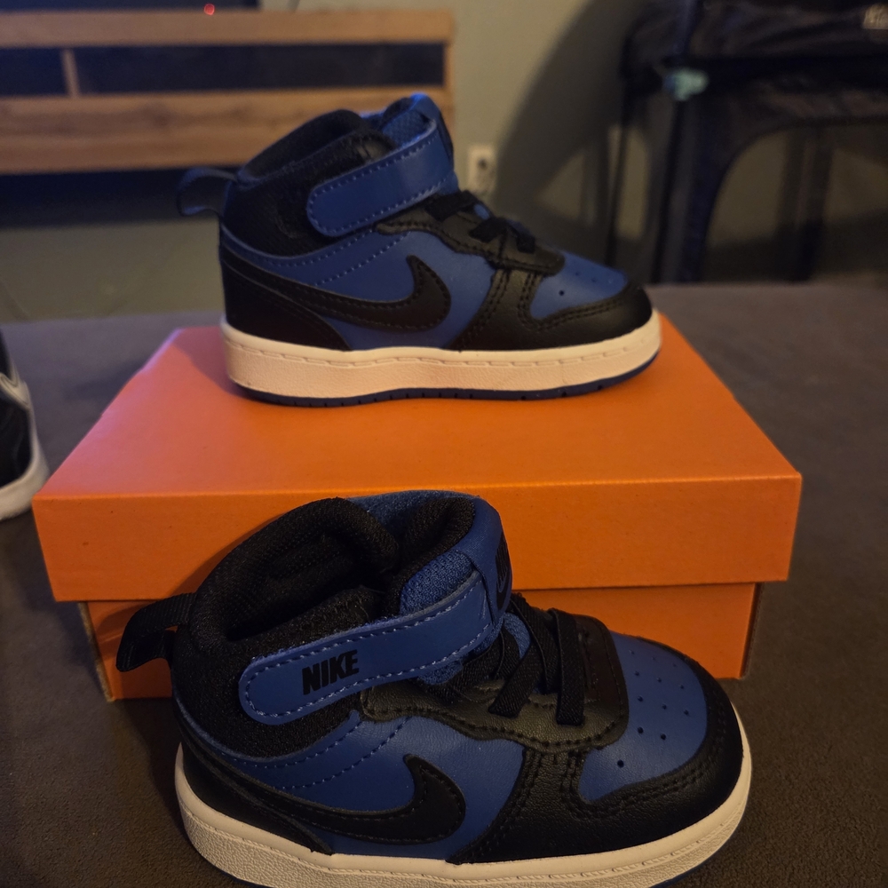 Nike Kids Black and Blue Sneakers